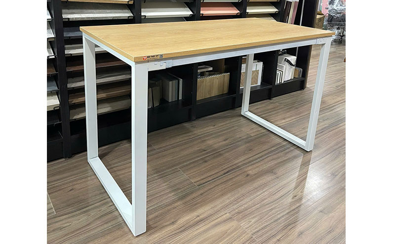 Bàn làm việc chân vuông 850